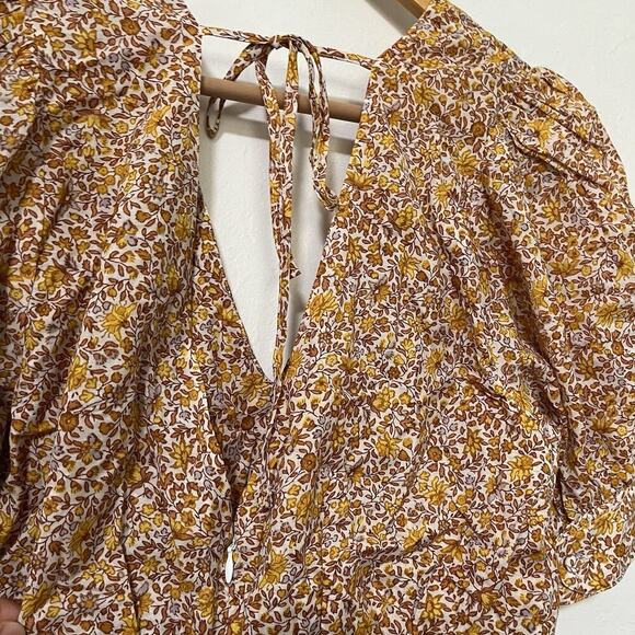 J. Crew Puff Sleeve Ditsy Floral V Neck Top Size 12 Scattered Blooms Prairie NWT - Picture 4 of 6